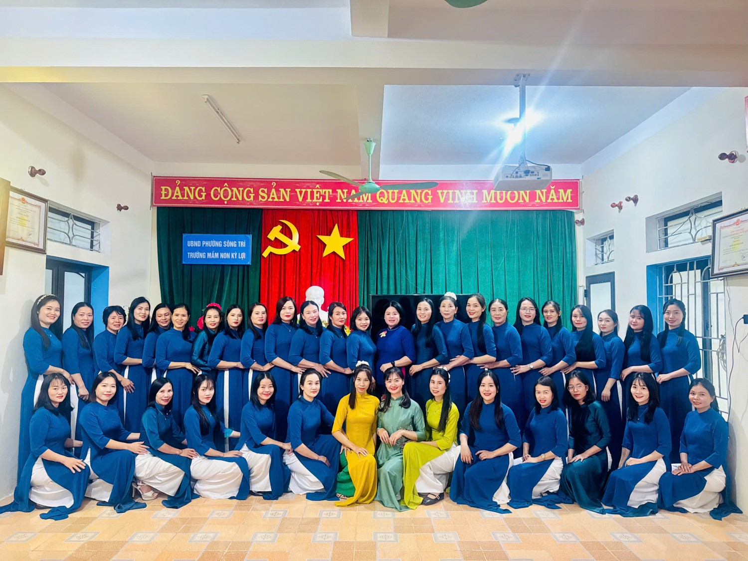 Tập thể GV,NV Trường Mầm non Kỳ Lợi