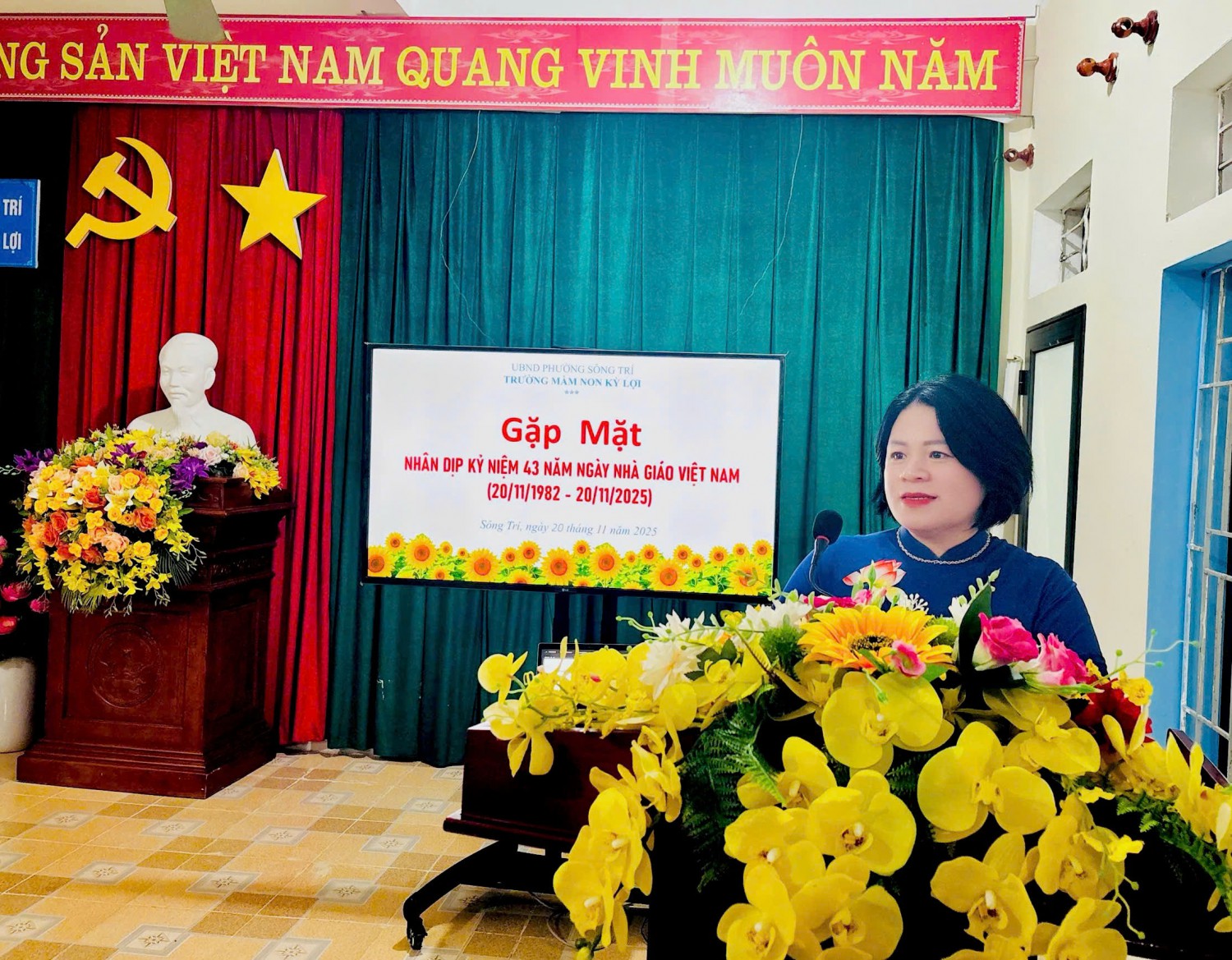 Cô giáo Cao Thị Huyền – Bí thư Chi bộ, Hiệu trưởng nhà trường đã phát biểu chỉ đạo đồng thời ghi nhận và biểu dương những nỗ lực không ngừng của tập thể giáo viên 